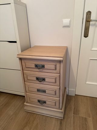 Cajonera de madera con 4 cajones