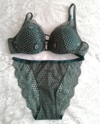Conjunto lencería encaje verde y beige