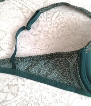 Conjunto lencería encaje verde y beige