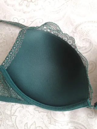 Conjunto lencería encaje verde y beige