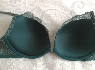 Conjunto lencería encaje verde y beige