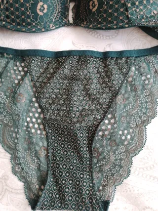 Conjunto lencería encaje verde y beige