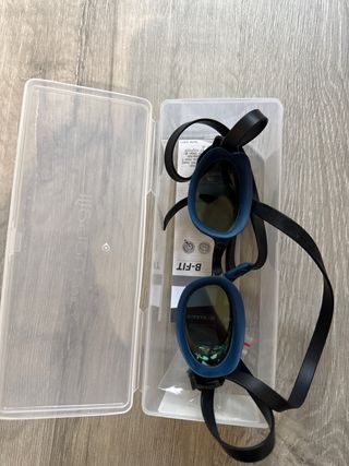 Gafas de natación con estuche