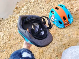 Casco infantil Spike azul y naranja