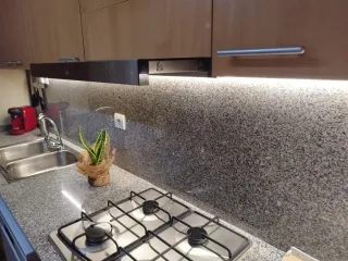 Cocina completa:campana, fregadero, horno, fogones