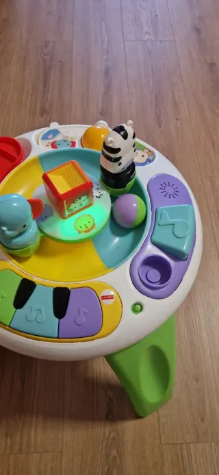 Mesa de Actividades Infantil en Perfecto Estado