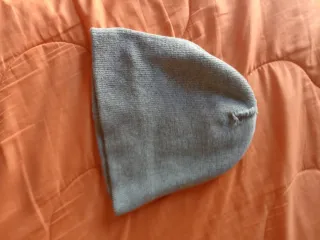 Gorro de lana gris