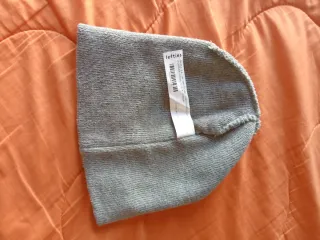 Gorro de lana gris