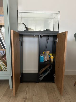 Acuario y mueble madera