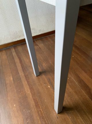 Mesa de cocina extensible gris y blanca