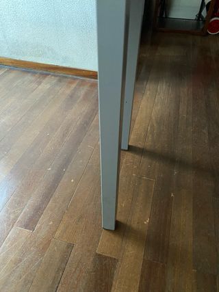 Mesa de cocina extensible gris y blanca