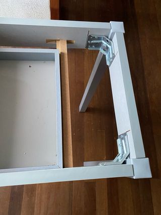 Mesa de cocina extensible gris y blanca