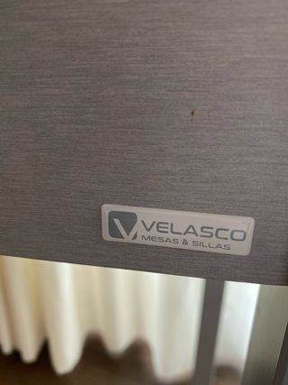 Mesa de cocina extensible gris y blanca