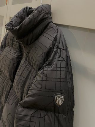 Plumífero EA7 Negro, original.