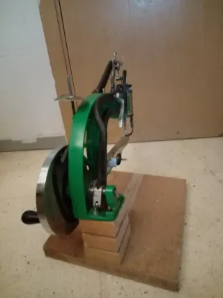 Maquina de  coser zapatos   seminueva