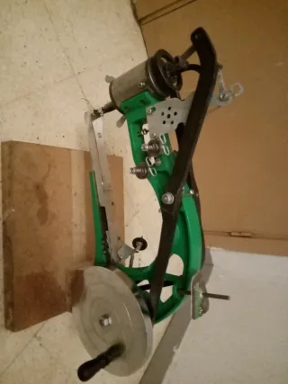 Maquina de  coser zapatos   seminueva