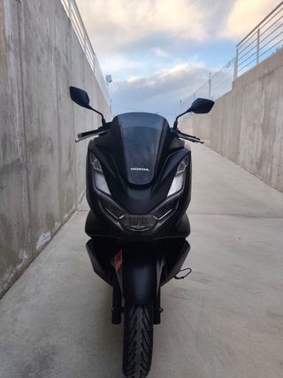 Honda pcx 2021.