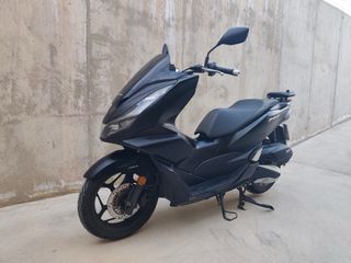 Honda pcx 2021.
