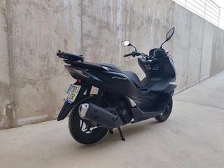 Honda pcx 2021.