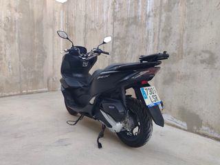 Honda pcx 2021.