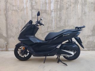Honda pcx 2021.
