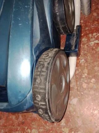 Robot Limpiafondos Piscina Azul y Blanco