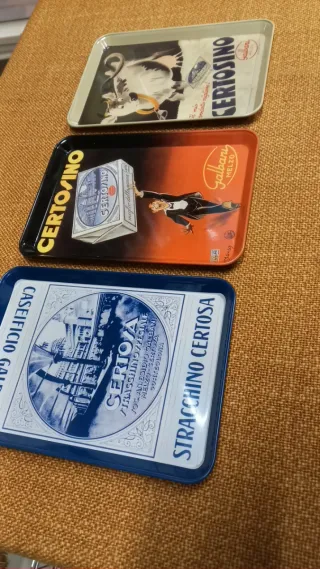 Set di tre vassoi vintage del marchio Certosino
