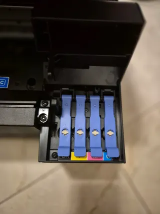 Impresora Epson Ecotank ET-2750 escanea e imprime