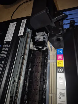 Impresora Epson Ecotank ET-2750 escanea e imprime