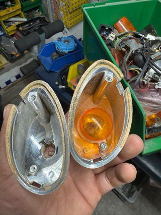 Intermitentes delanteros neos.