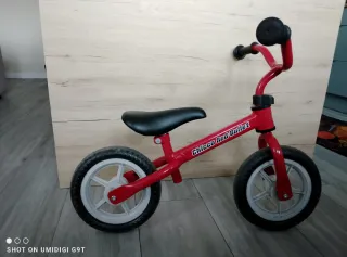Bicicleta de equilibrio Chicco roja
