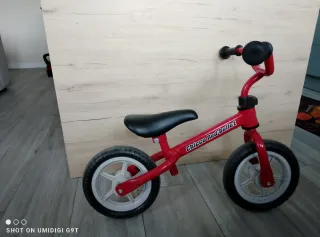 Bicicleta de equilibrio Chicco roja