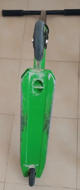 Patin de freestyle verde y negro