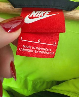 Chaqueta plumífero Nike negra y verde