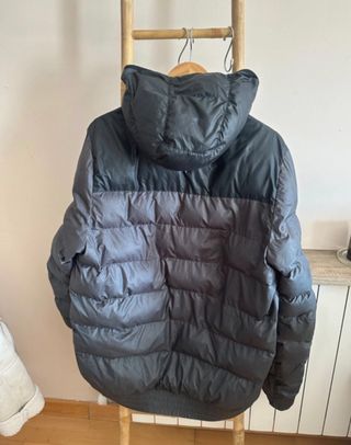 Chaqueta plumífero Nike negra y verde