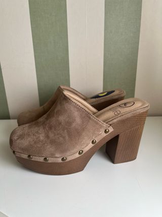 Zuecos tacón efecto madera