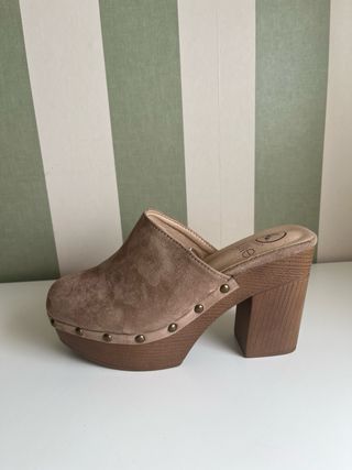 Zuecos tacón efecto madera