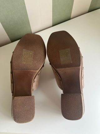 Zuecos tacón efecto madera