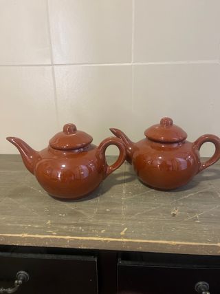 Juego de 2 Teteras de Barro Marrón