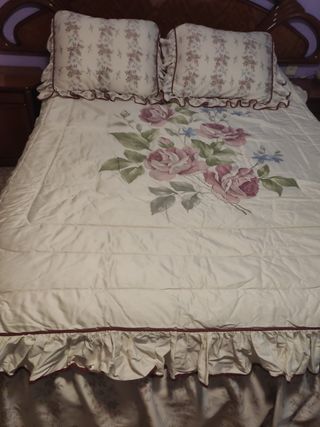 Habitación de matrimonio, con todos los muebles.