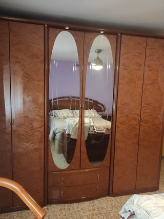 Habitación de matrimonio, con todos los muebles.