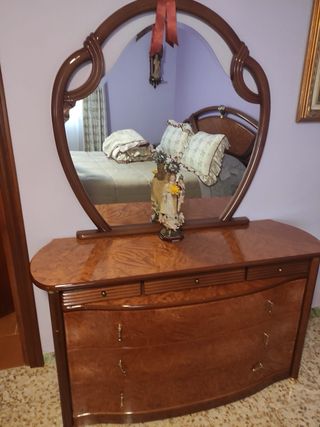 Habitación de matrimonio, con todos los muebles.