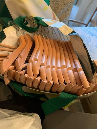 55 Perchas de madera