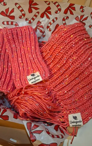 Bufanda y mitones de lana hechos a mano