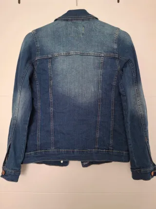 Chaqueta vaquera con abalorios