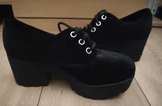 Zapatos de plataforma negros Maripaz, terciopelo.