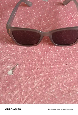 Gafas de Sol Grises y Negras