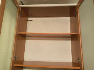 Vitrina de madera y cristal