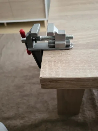 Abrazadera de sujeción metálica