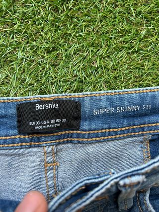 Pantalón Vaquero Bershka (Talla 38)